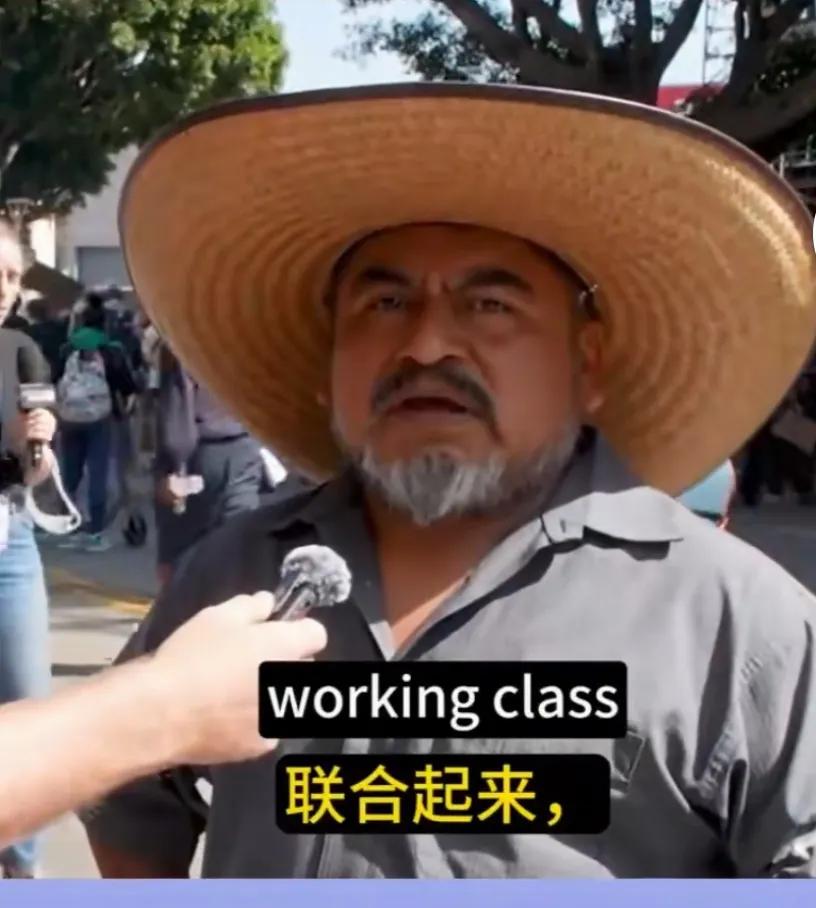 美国洛杉矶一名抗议者表示:他是来自墨西哥的移民，长期在洛杉矶工作和生活，是一名守