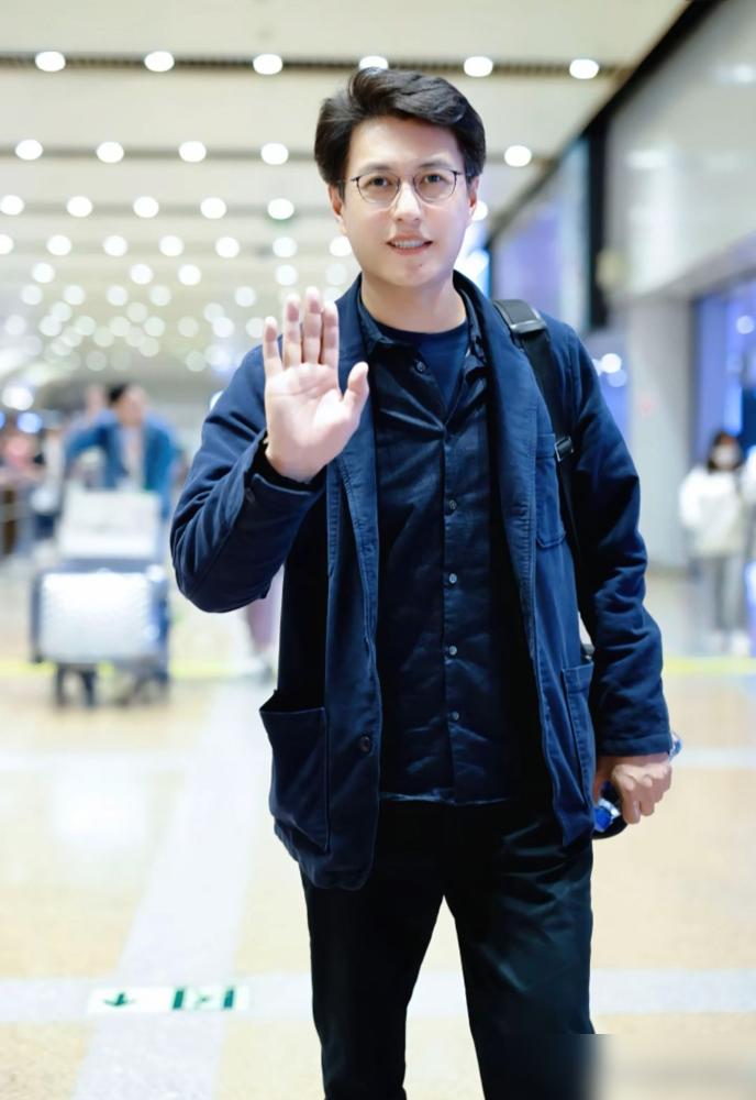 真替王凯捏把汗。
​
伪装者那几位，刘敏涛拿了国家一级演员，靳东当监制，胡歌新剧