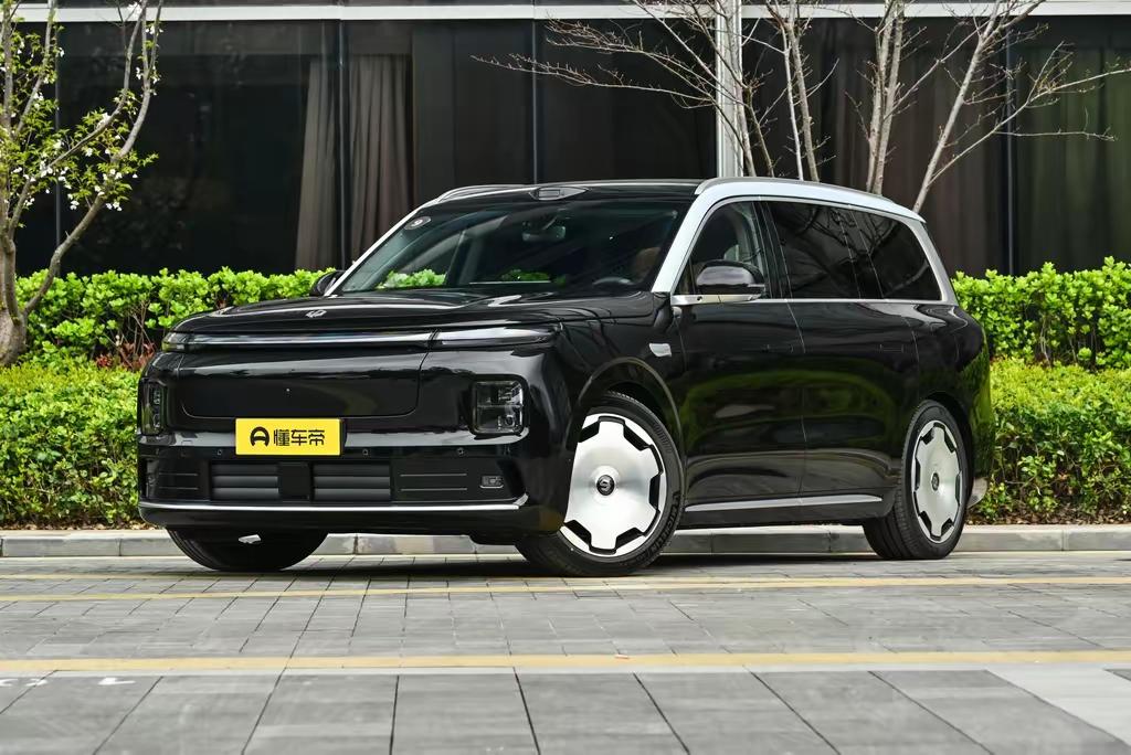 零跑D19：21.98万的全尺寸SUV，是真香还是“拼夕夕式豪华”？
说实话，第