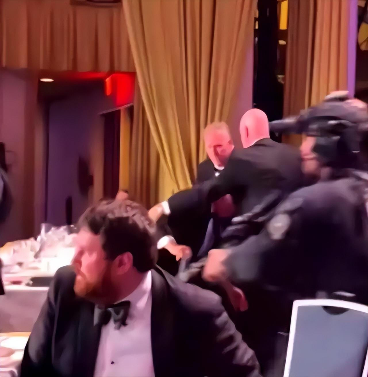 特朗普三遇刺杀威胁，此次遭自导自演疑云，他每次安然无恙的真相。

特朗普的政治生