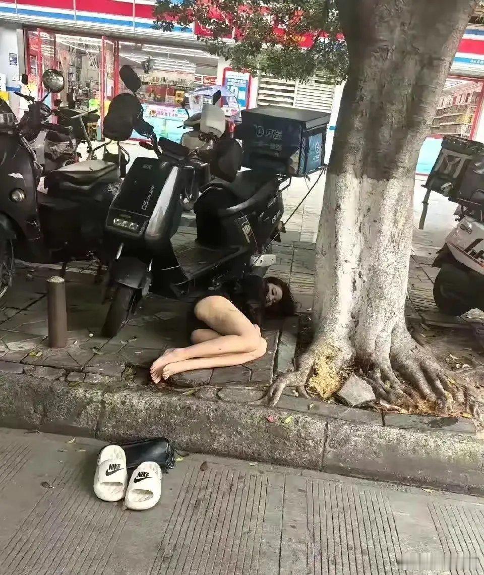 喝不得就不要喝，睡路边太不安全。得幸是中国，要是印度会怎样？[汗] 