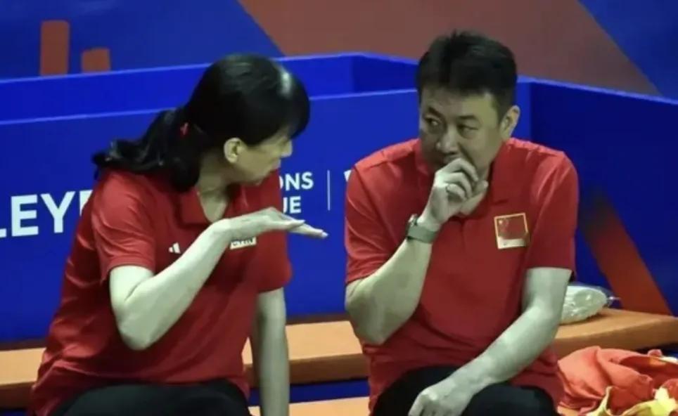 巴黎奥运会前，排协赖亚文向中国女排主教练蔡斌提出三点希望:

1、世界联赛总体打