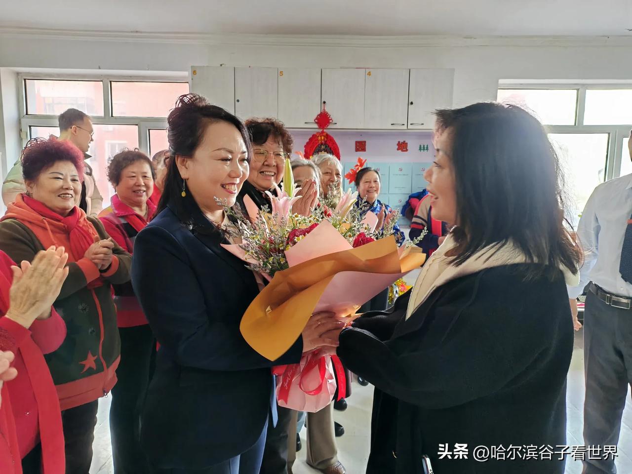 “赴春天之约，绽巾帼芳华”妇女节文艺汇演活动
        
      为庆