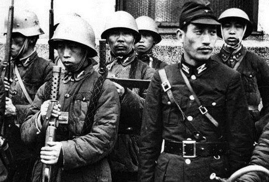 1944年，“大汉奸”郭绍绪请日军高层在家喝酒，席间，他大喊一声：“上炖鸡！”话