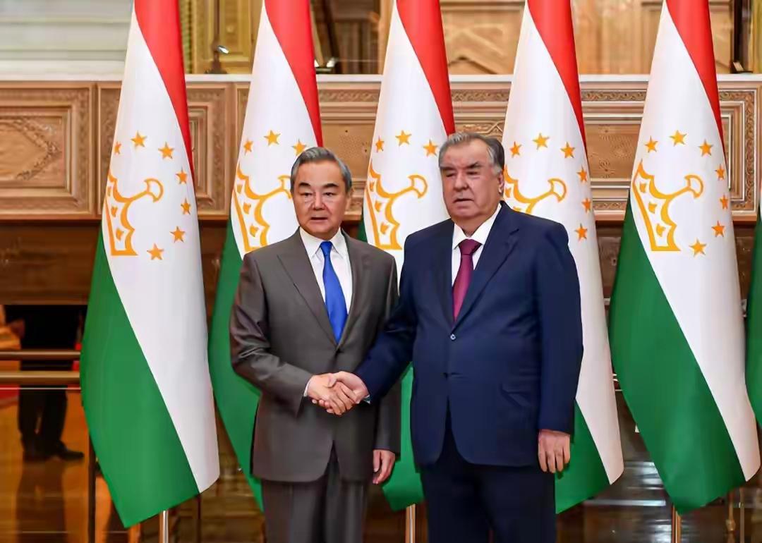 直接把防线推到邻国边境！中国这步棋，看懂的人都直呼高明！
 
3月12日俄媒消息