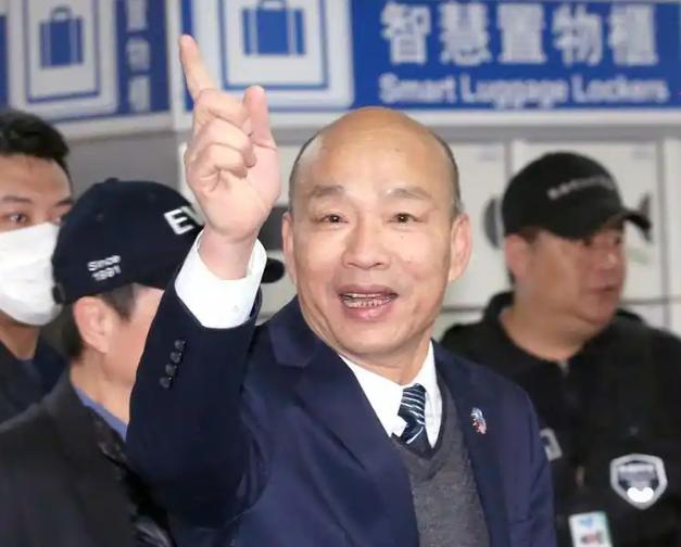 4月24日台湾地区“立法院”院会上演了一幕让人跌破眼镜的戏码，民进党团公然抛出正