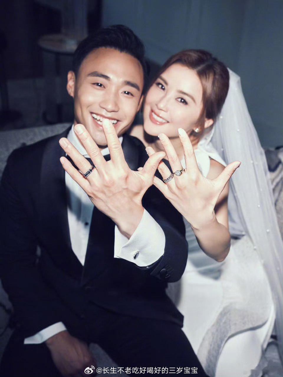 蔡卓妍结婚啊啊啊啊啊阿Sa结婚啦！！恭喜我嫁你，恭喜你娶我！这文案也太甜了吧！从