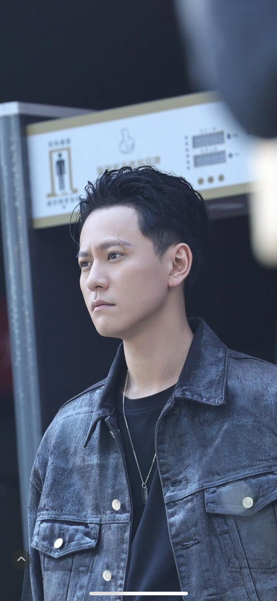 曝秦俊杰飞凡恋情专注演员本身吧。秦俊杰一直深耕拍戏，踏实打磨演技，塑造过不少口碑