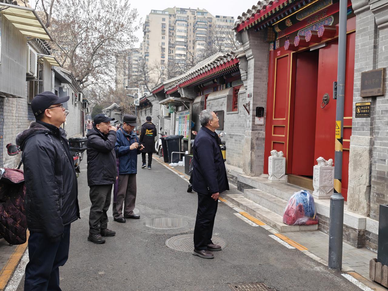 前天下午，我们陪同知名史志专家张老师，实地考察了牛街地区的烂缦胡同、南半截胡同、