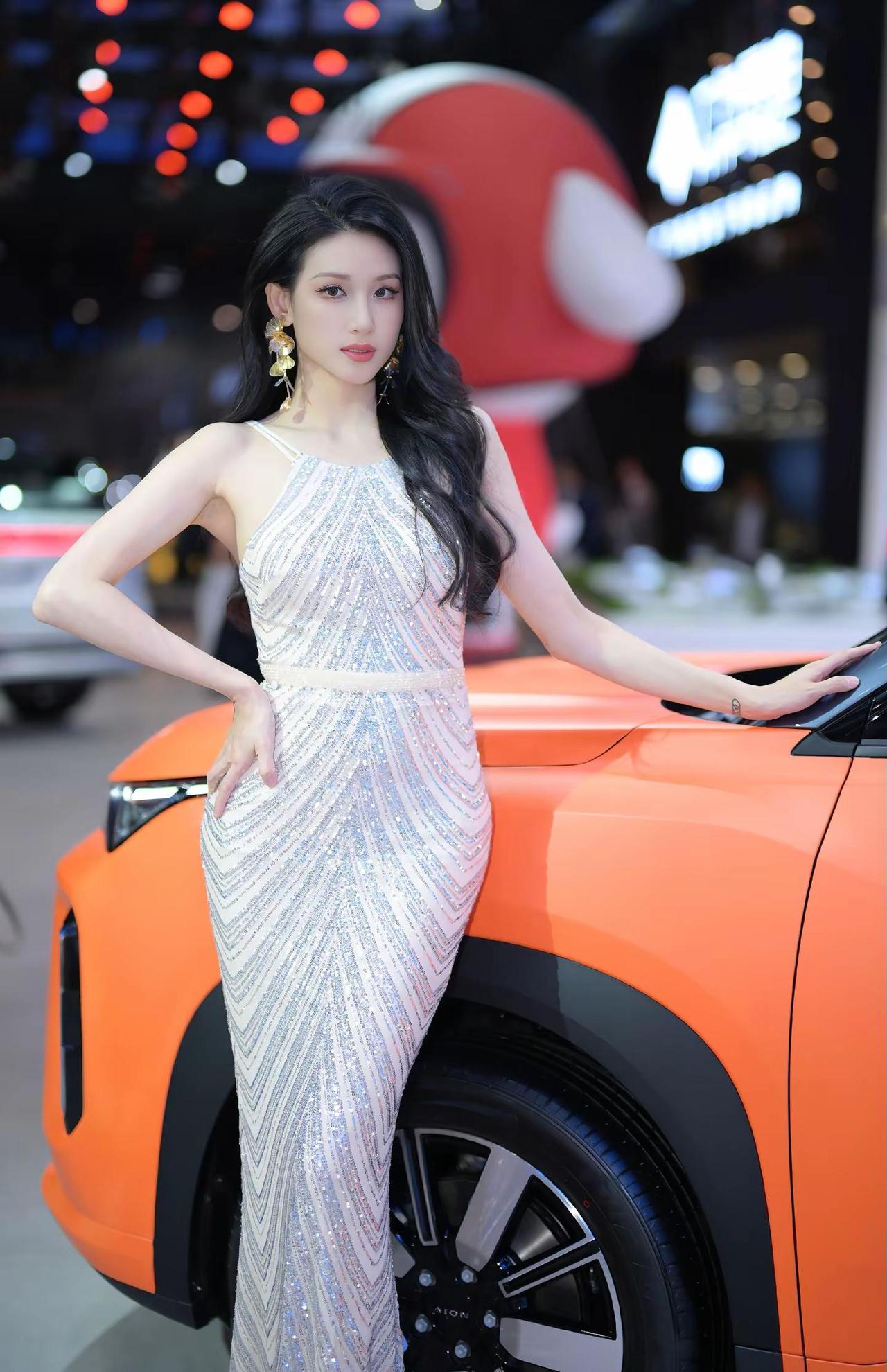 车模美女。2025广州车展 车模小姐姐 车模美女 威摄影 @李大美（猛虎下山版）