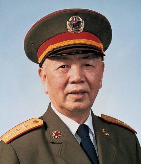 1982年，海军3艘舰艇被台风刮到岸上，刘华清派一个副参谋长去调查，得知出事时3
