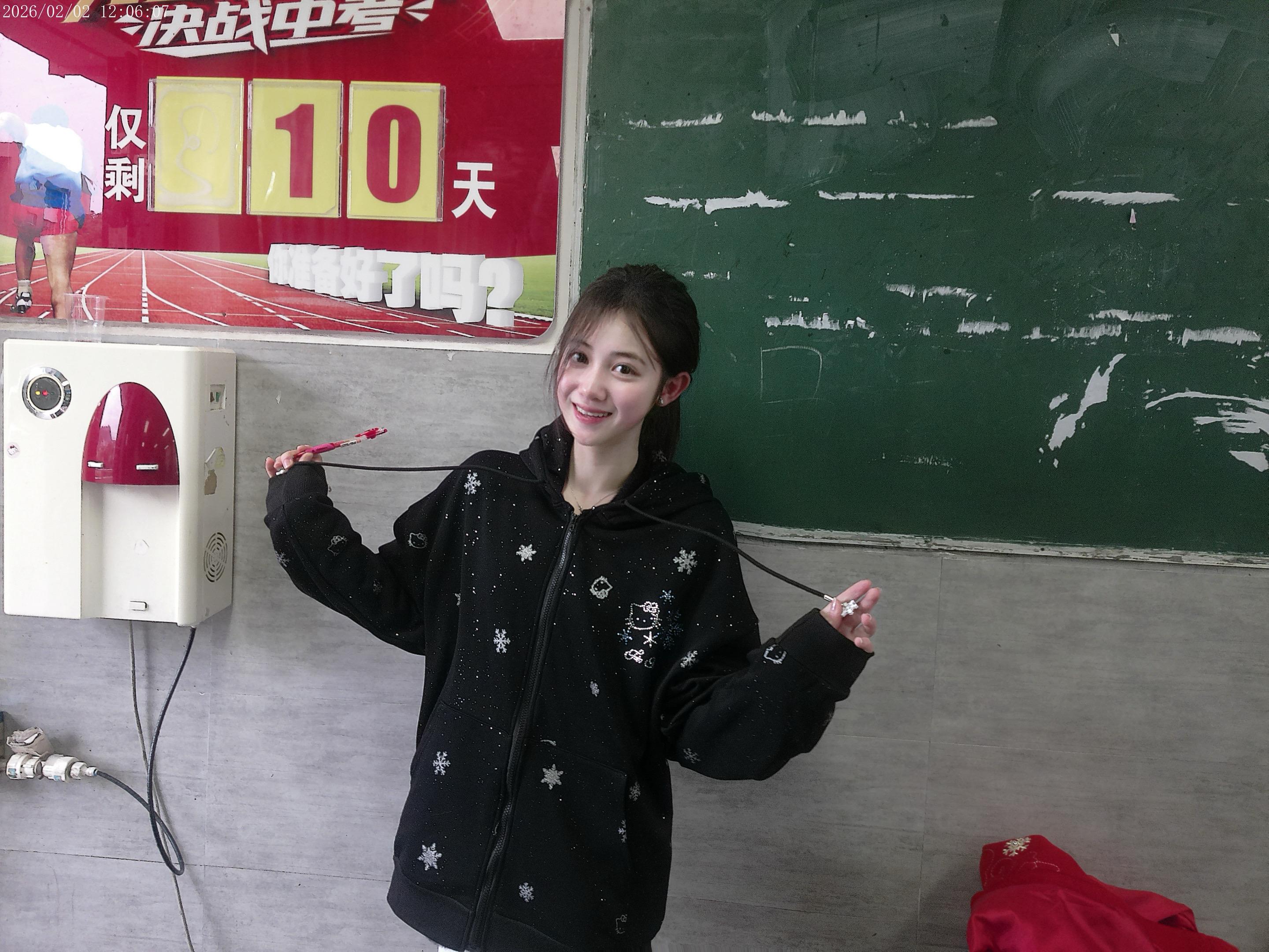 那年晚自习放学的并肩 以为是永远 原来只是青春里的一段短暂的甜