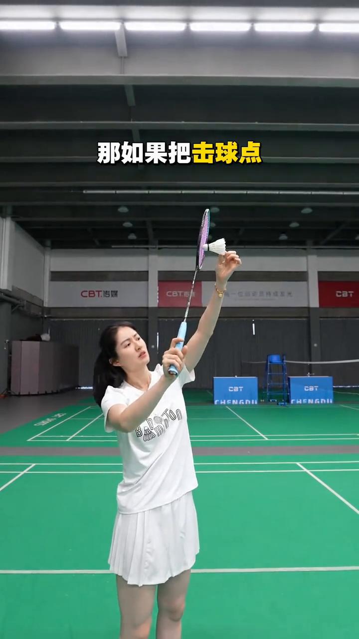 一条视频学会高吊杀劈。
这是一个错的杀球，因为击球时拍面朝前，发力朝前，最后打成