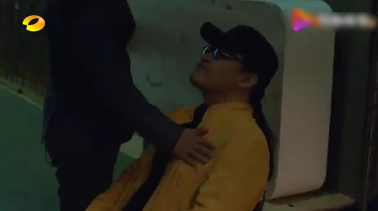 刘欢七年前曾在录制《歌手》时心律失常、手抖，服下速效救心丸后缓解，李锐透露：他刚