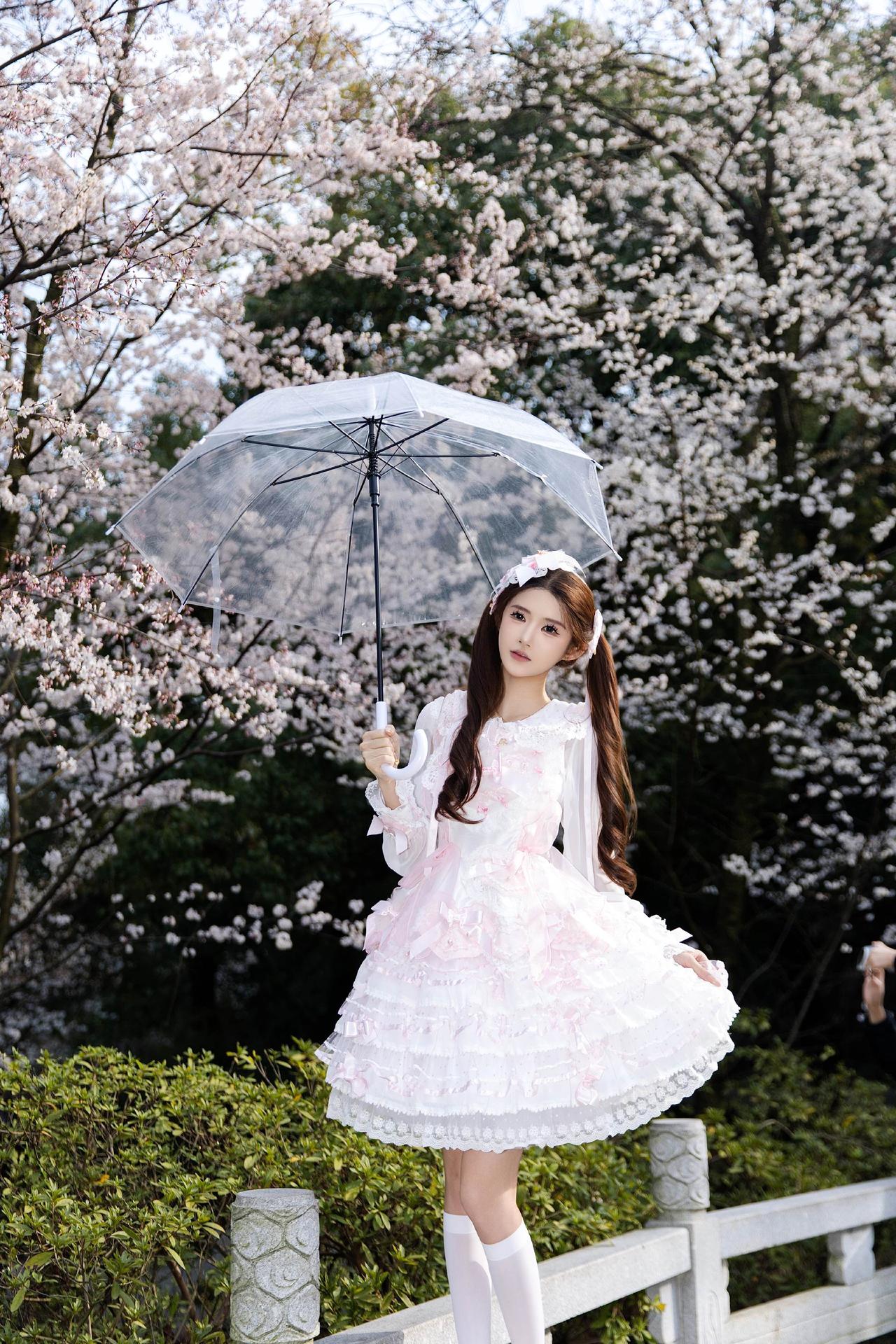 长沙约拍📷-望月公园早樱🌸
模特：@yiyi 
设备：Canon EOS R