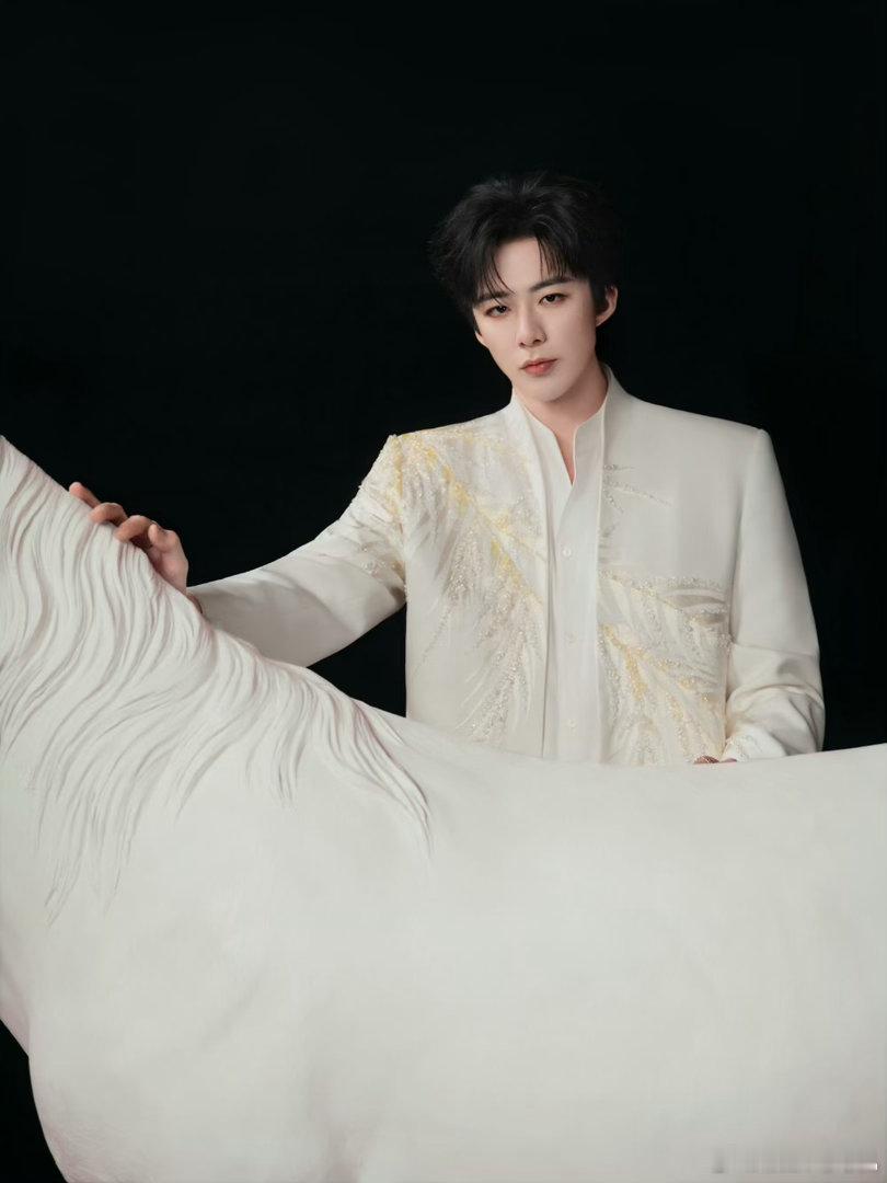 在南京偶遇了刘宇宁 南京再度被惊喜包围！商场大屏、地铁站台、公交候车亭，随处可见