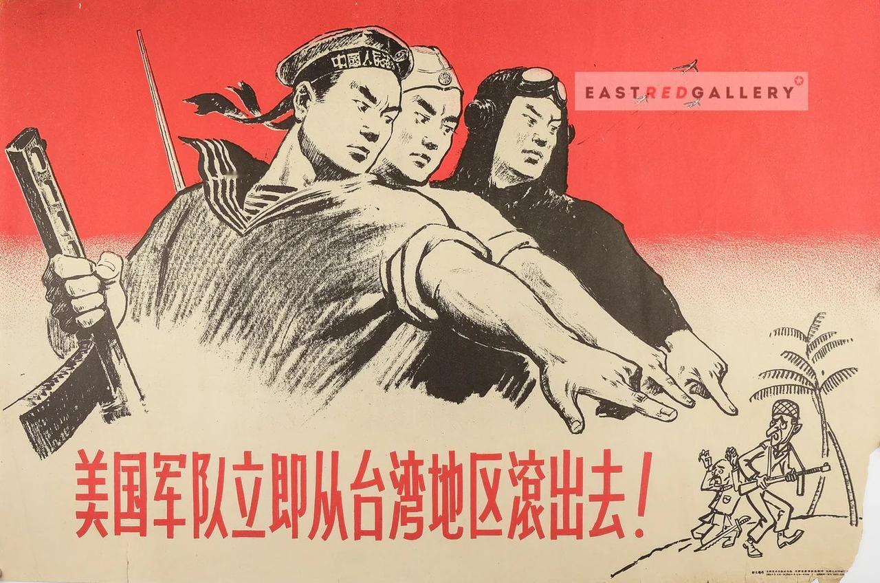 这是上个世纪60年代，中国的宣传海报！
 
当时那个时期，光脚的不怕穿鞋的，人穷
