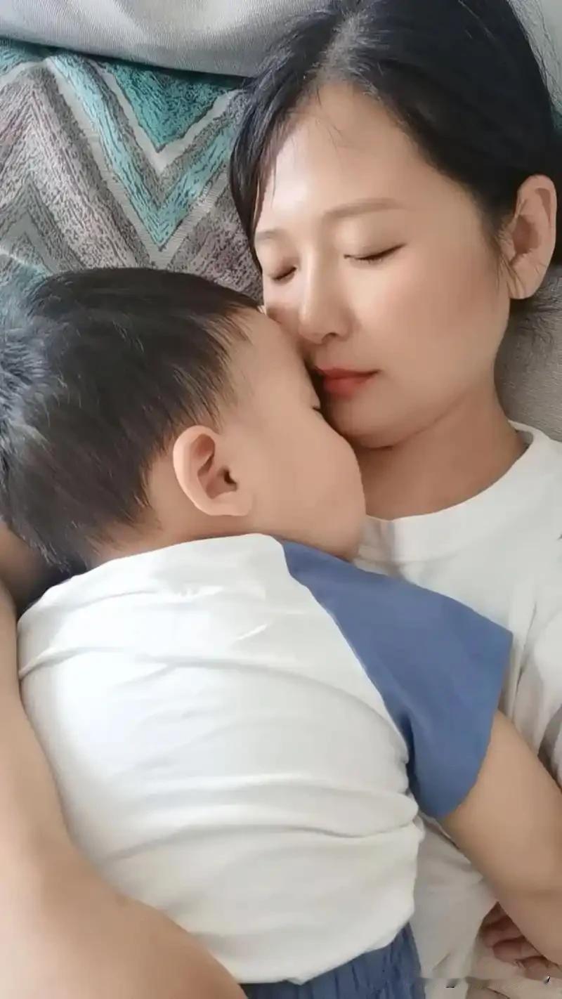 如果离异了可以领养孩子吗? 离异了是可以领养孩子的，但得满足法定条件。
首先，得