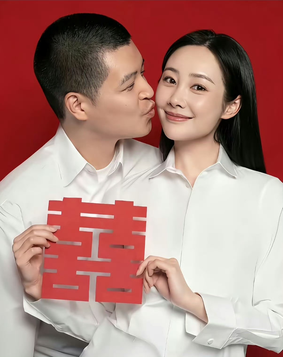 马頔李纯结婚证是手写的 马頔和李纯在节目上说结婚证上的頔由于系统识别不出来，最后