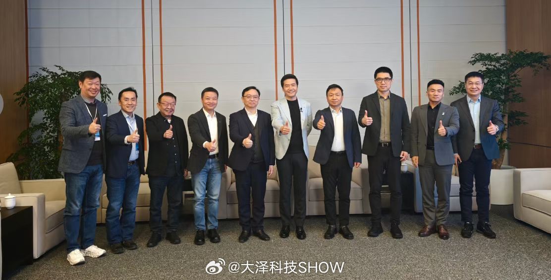 小米新SU7发布会请来半个车圈这些人改写了中国汽车市场的历史，必将青史留名！小米