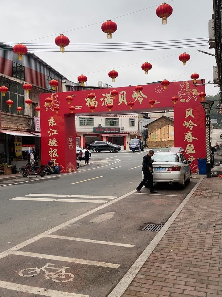 幸福和什么最有关系衣食无忧就是幸福了，身体健康子女孝顺对我来说就算是完美了。对你