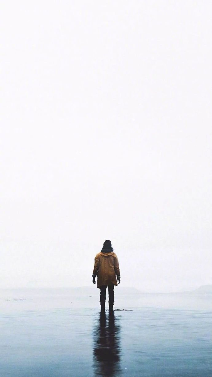 愿你学会在孤独中，与自己交谈，听自己说话，从而学会深刻。—— 周国平 ​​​