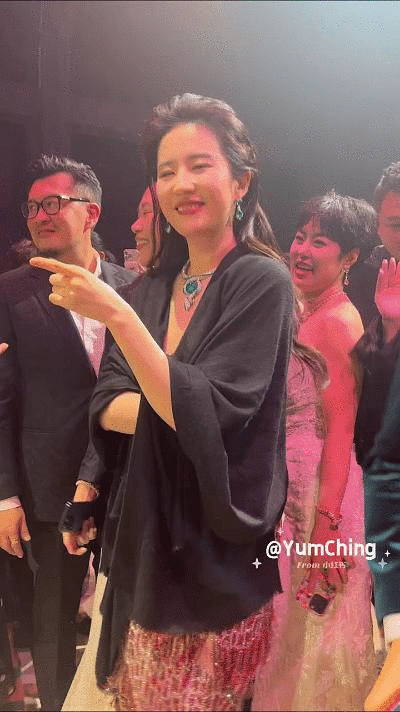 刘亦菲一遇到视频就原形毕露了 ​​​