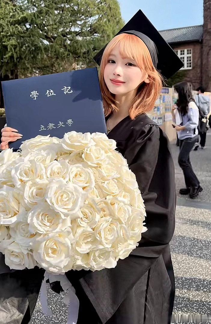 Mina25岁，上了一所名校，美丽动人，本该前途一片光明…… 