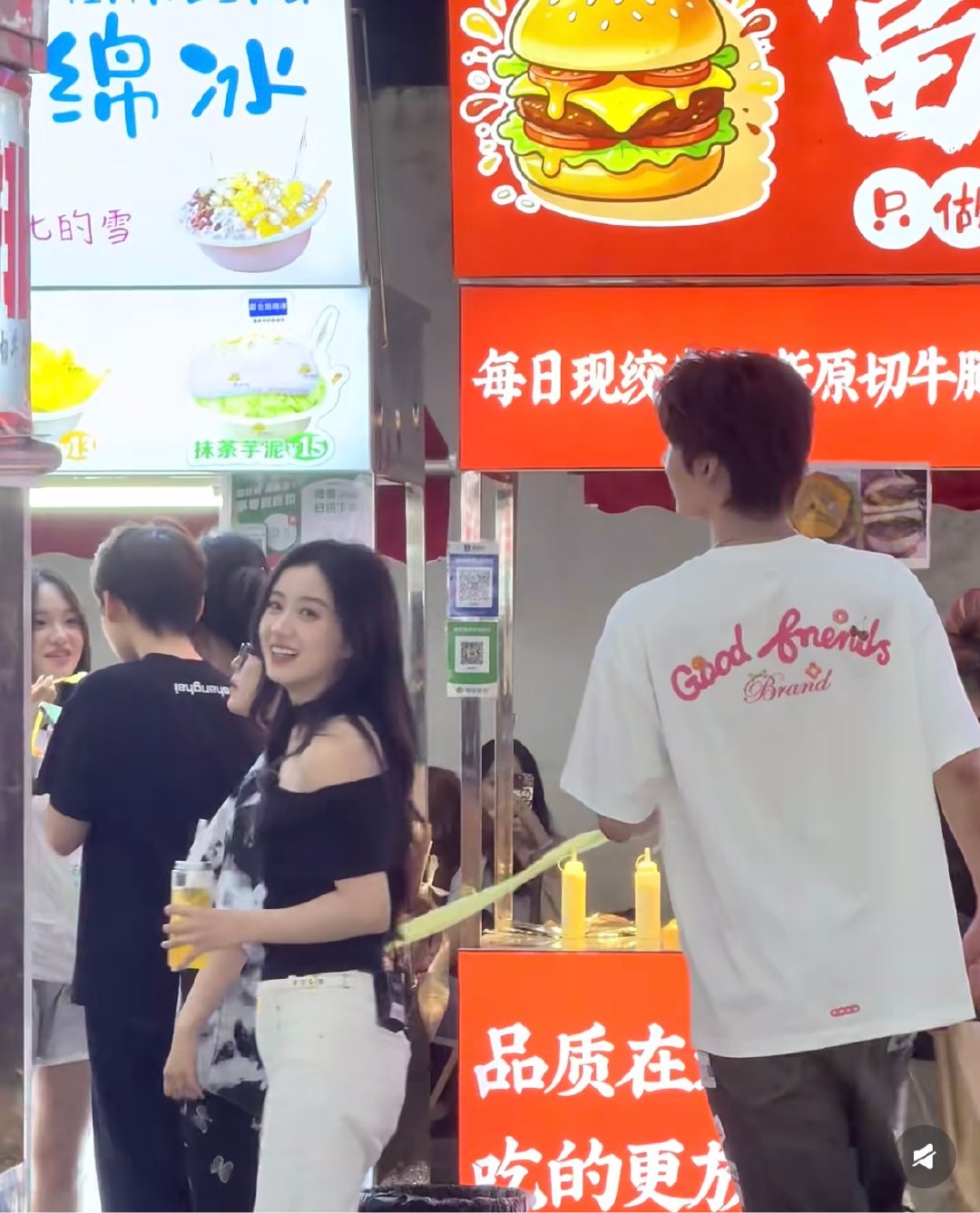 长沙偶遇周柯宇包上恩网友偶遇周柯宇包上恩录节目 期待炽夏