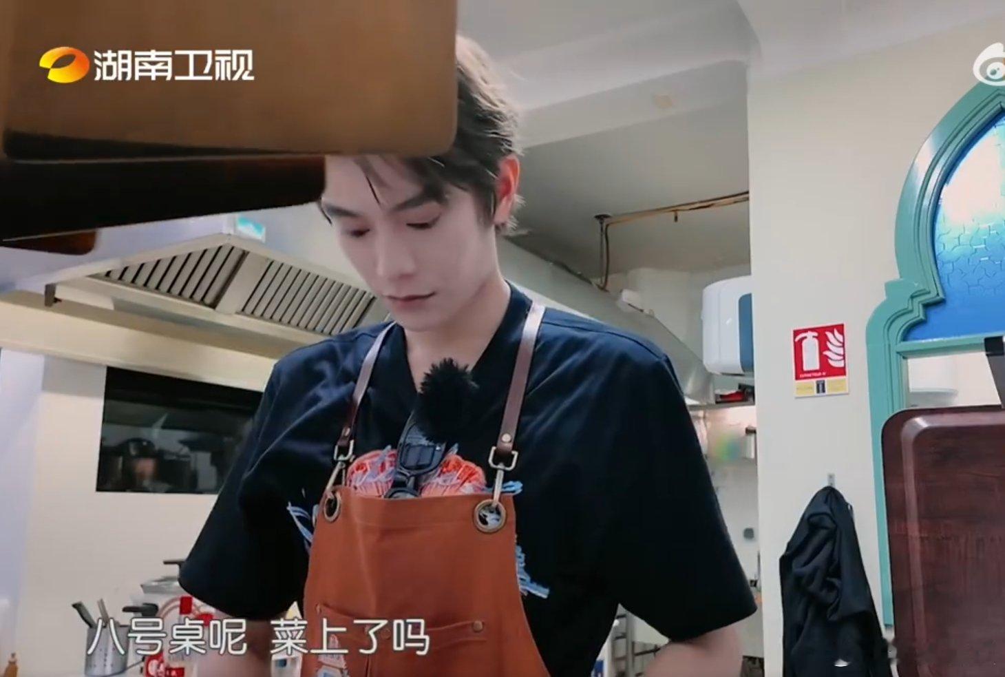 中餐厅[超话]你在餐厅等候上菜的极限时间是多长看中餐厅里大家为上菜速度发愁，突然