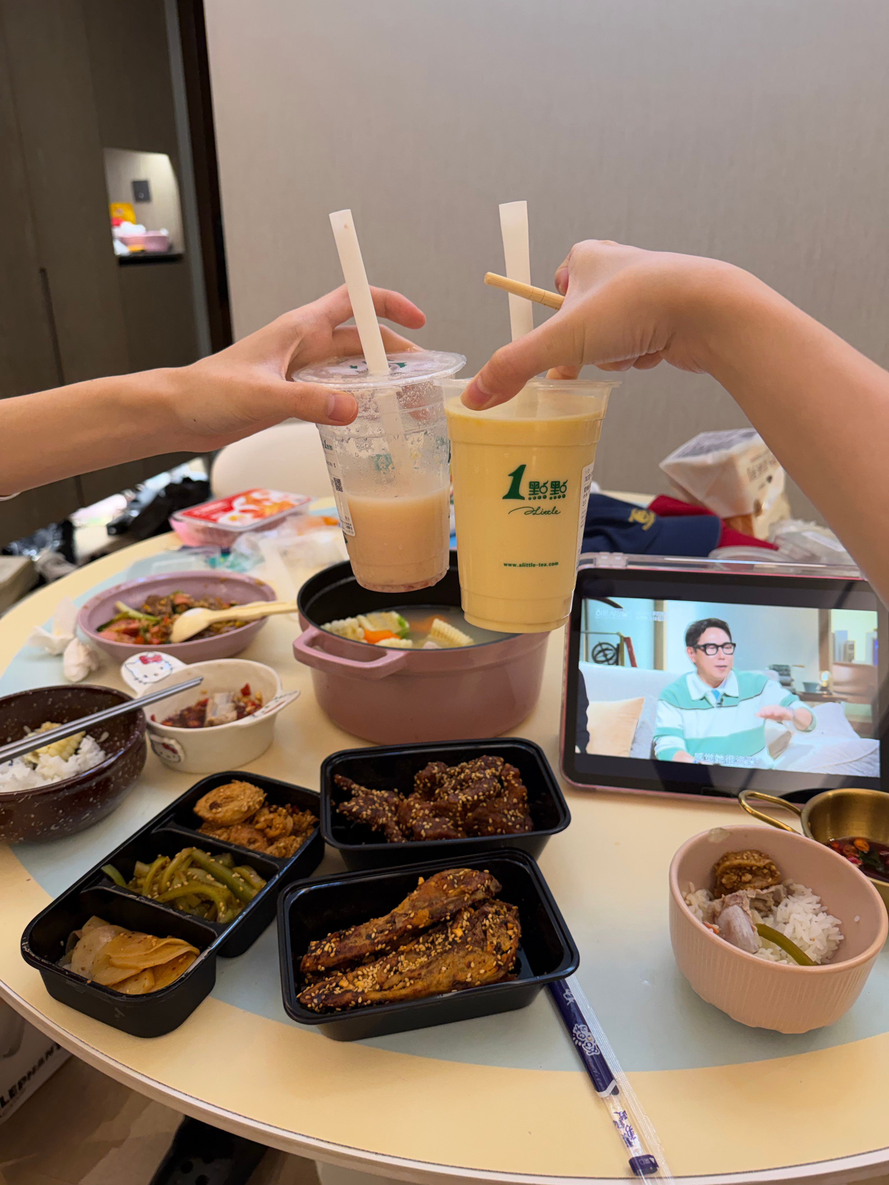 月记：这段时间生活过得平淡、充实、又有缓缓的小幸福。如果把这个世界比喻成一个巨大