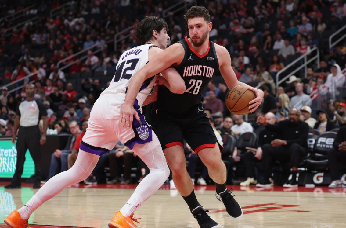 本赛季阿门到目前为止缺席了两场比赛，分别是本月初对阵雷霆和本场对阵国王，这两场比