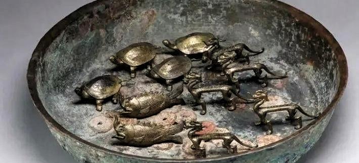 这回西安的考古发现，可真把人看傻眼了！一座沉睡了上千年的唐代大墓，竟然在狭小的腰