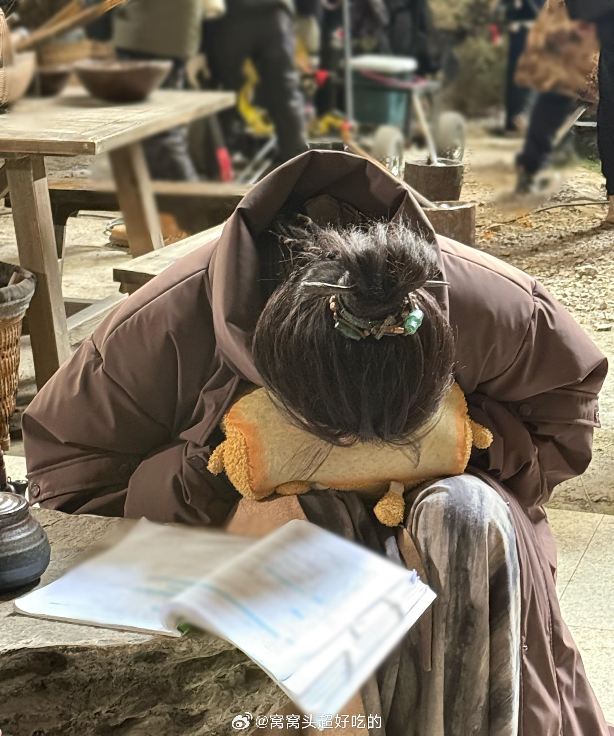 侯明昊每月给桃妹的信～还是用的那个小面包暖手宝，杨无间好乖好帅。碧血蝉好好对名号