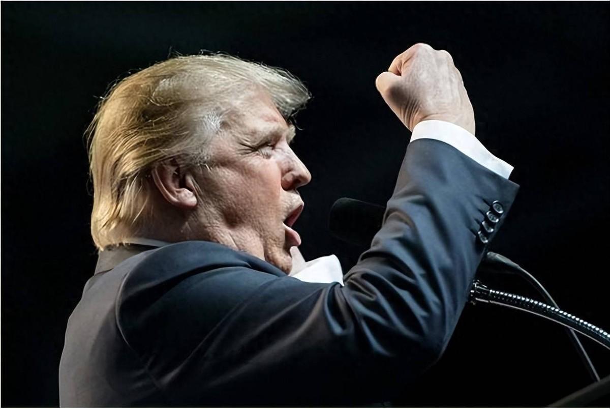 特朗普签字走人，中方送6字，话音刚落，联合国警告剥夺美投票权
面对特朗普带着美国