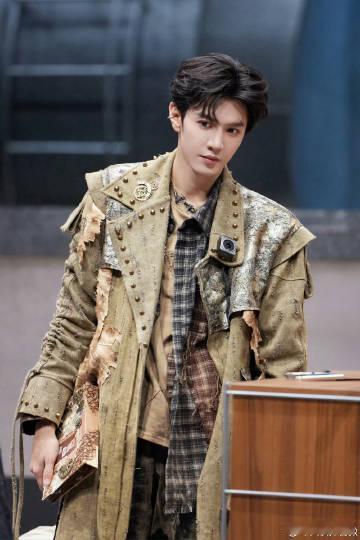 陈哲远知道真相后嘴就没合过 没想到，陈哲远不仅面对了爱情的复杂剧情，还被王勉的纹