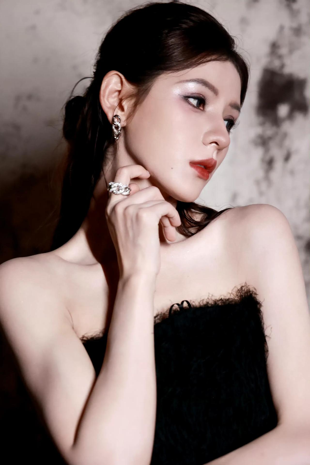 张予曦和哈妮克孜