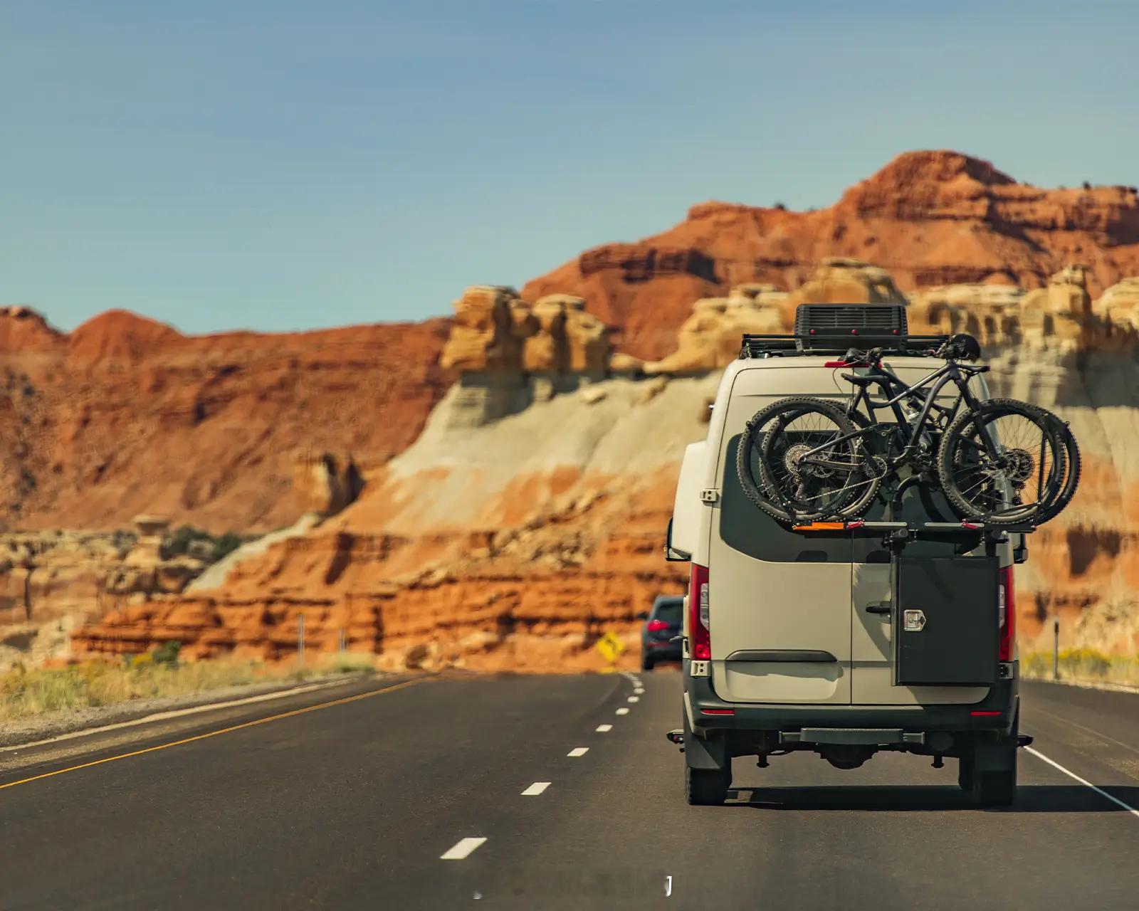 摸您~随便发张网图，能看出是啥车么？van事通