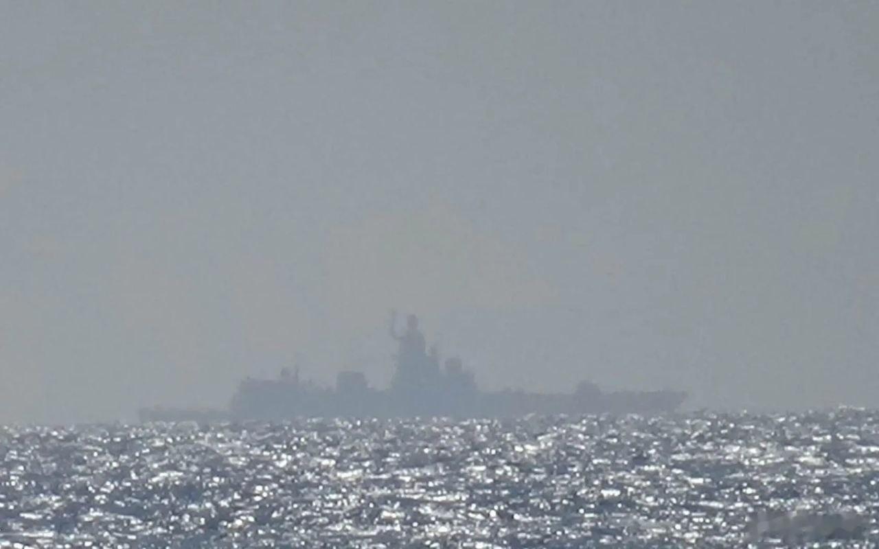 2026年4月29日，俄罗斯海军北方舰队22350型护卫舰“卡萨托诺夫”号通过直
