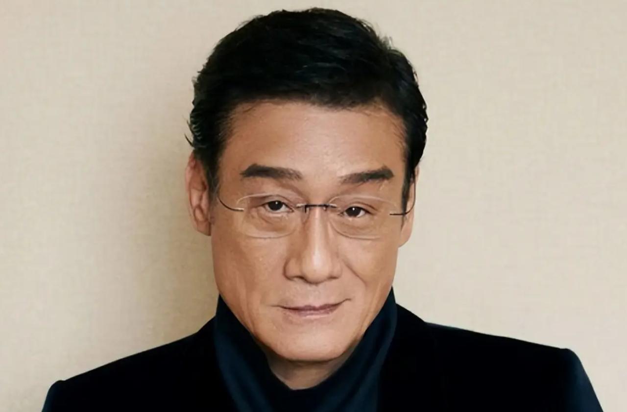 直到现在才发现，梁家辉当年被港台封杀，竟然是被“算计”了
说起这段往事，那是19