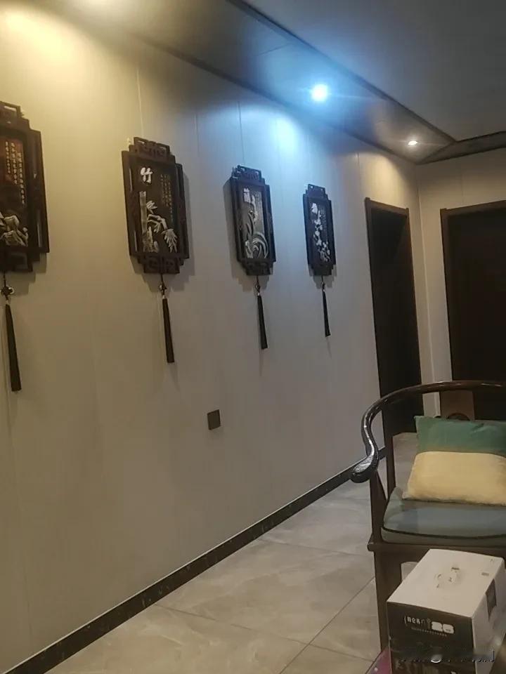 住农家小院好,还是住城里楼房好?
在市里购物方便，看病方便，社交群体多。我刚从农