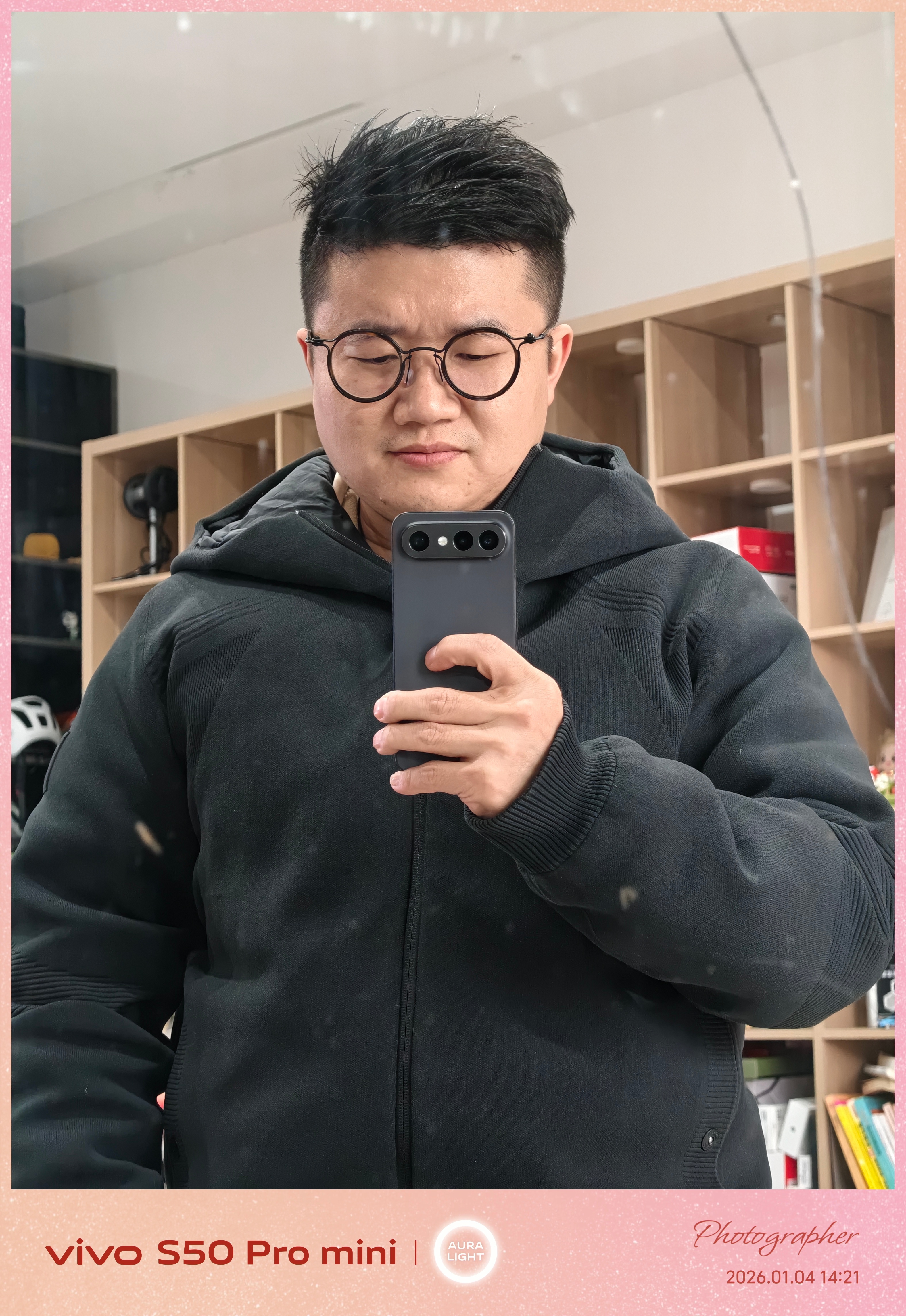 换新手机了，真精致的小屏机啊！喜欢