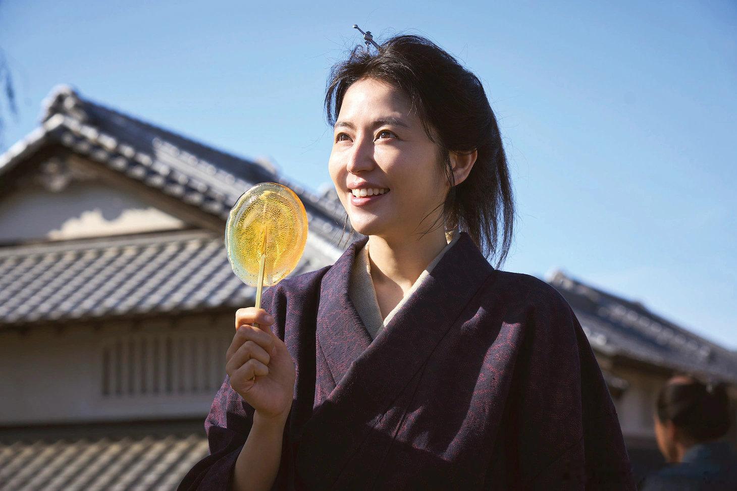 《喂，应为》中饰演葛饰北斋之女的长泽雅美，电影将于10月17日在日本上映 ​​​