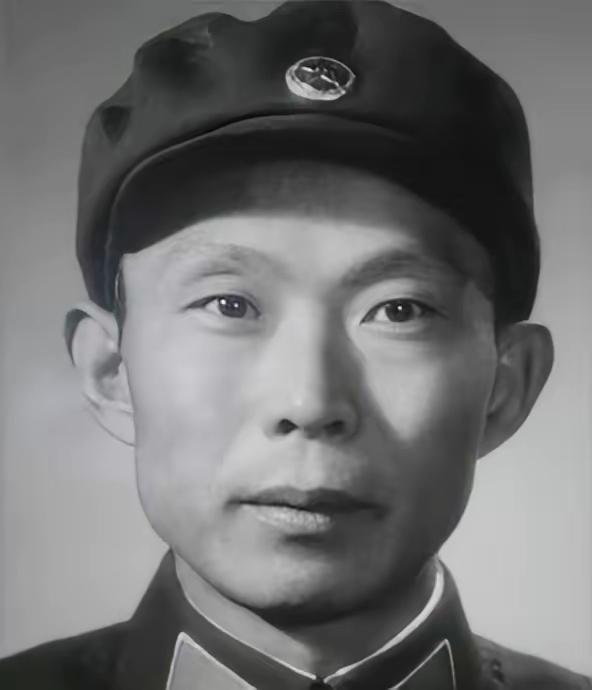 1976年10月的 北京 ，胡炜最后一次以军委办公厅主任的身份走进那间熟悉的会议