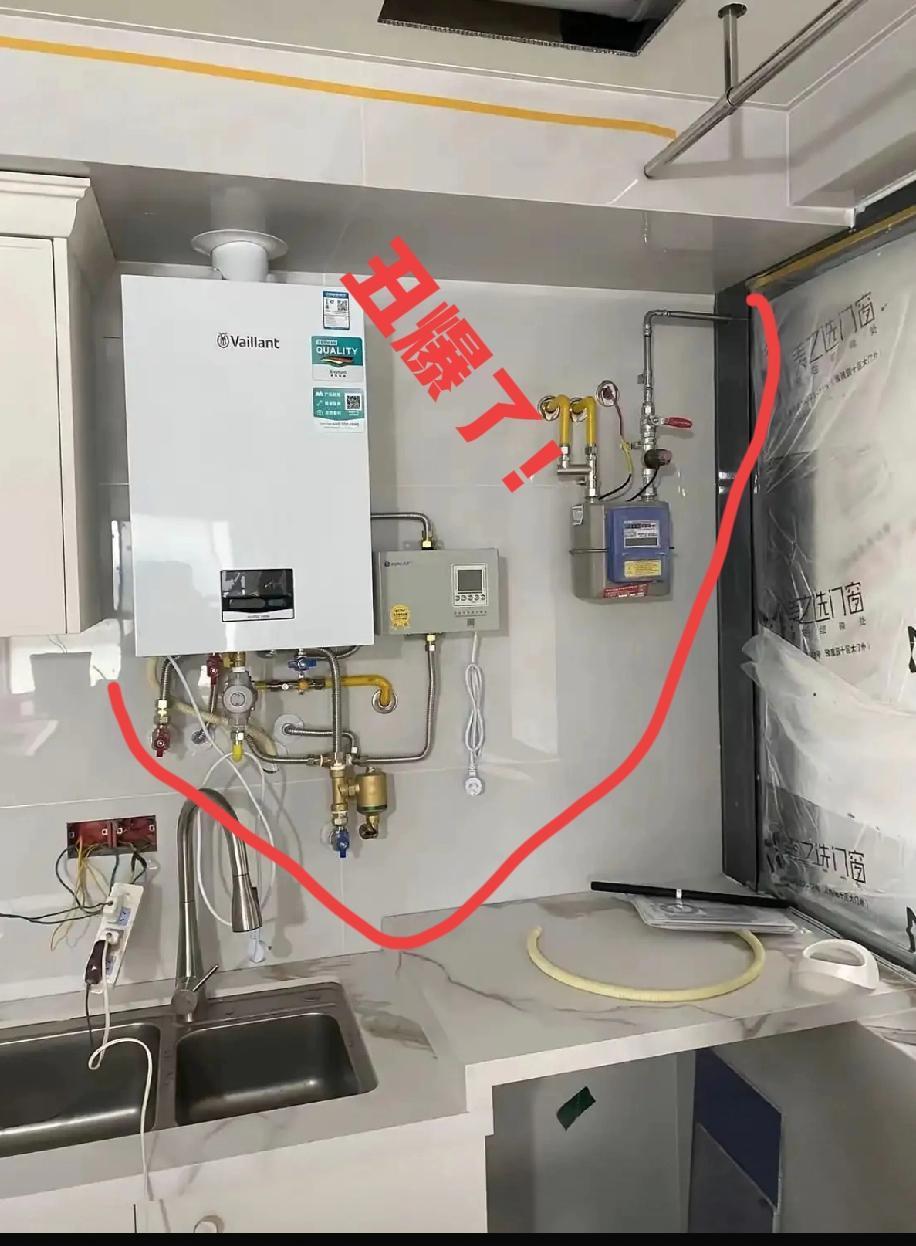 天塌了！装修完才发现这里丑爆了！看着都头皮发麻啊！心塞！懂家装的大神们帮看看，这