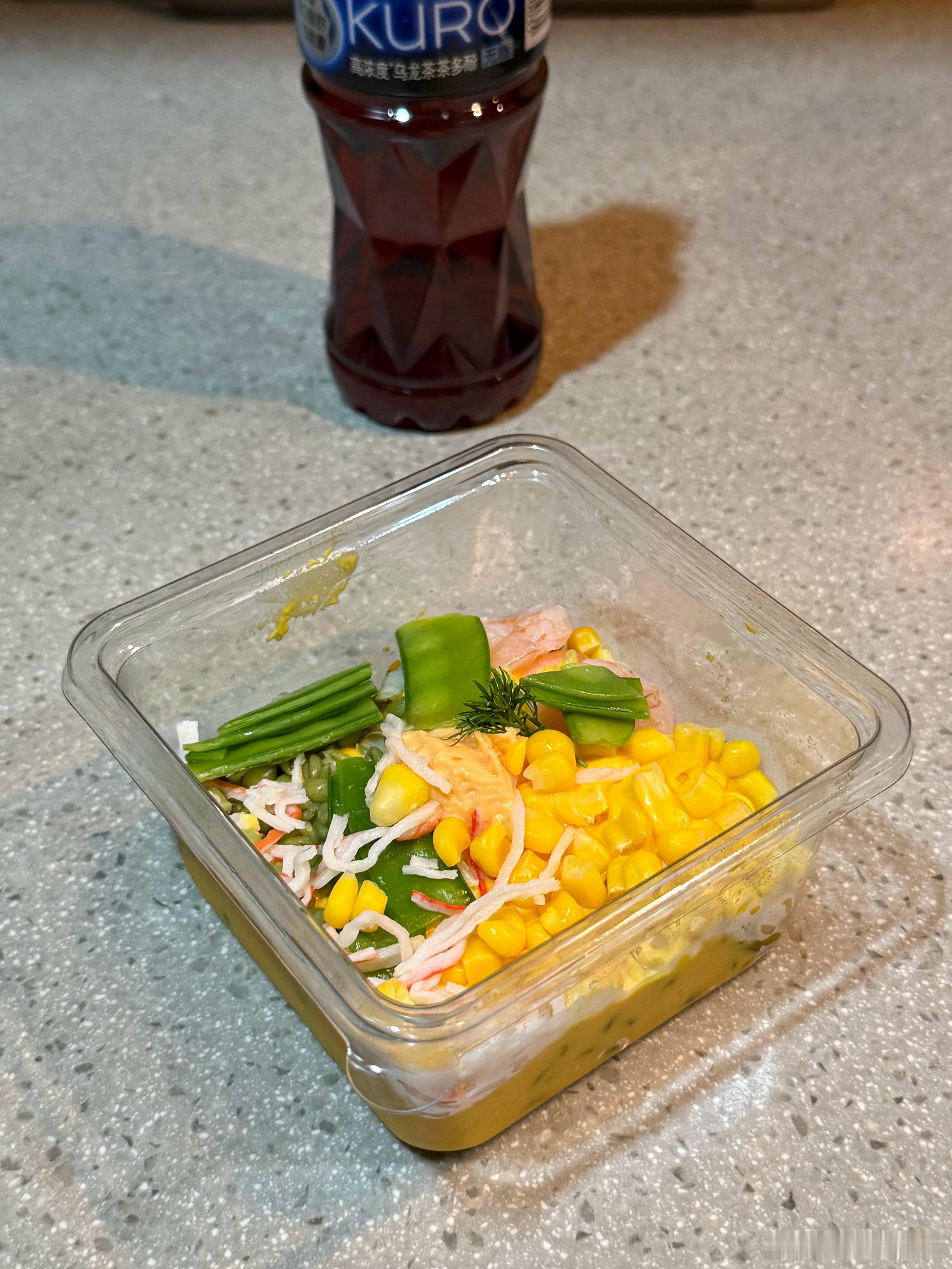 今日份随便吃吃🥢｜午餐偷懒点了眉州东坡的宫保鸡丁外卖🥡盒马的青麦仁南瓜沙拉美