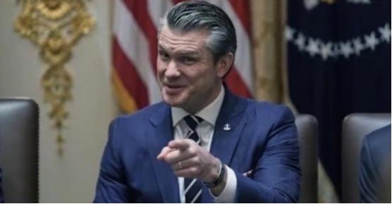 美军7.5万兵力压境中东，却迟迟不敢动手？
 
最近中东的局势，说起来有点滑稽。