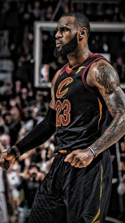 NBA记者Jake Fischer报道：勒布朗可能会选择拿老将底薪。

但我先说