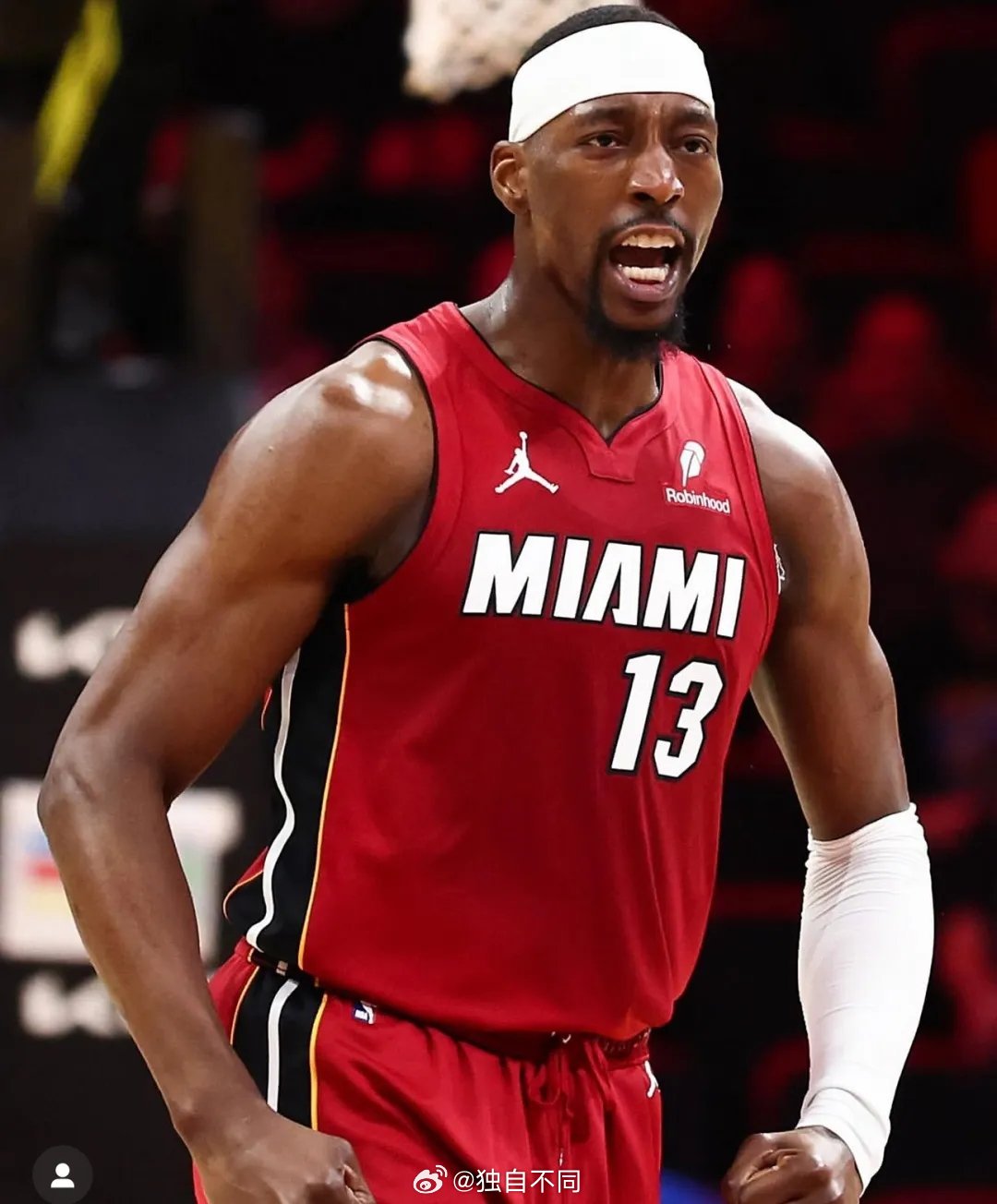 登场41分49秒，43投20中，其中三分球22中7，罚球43罚36中，狂砍83分