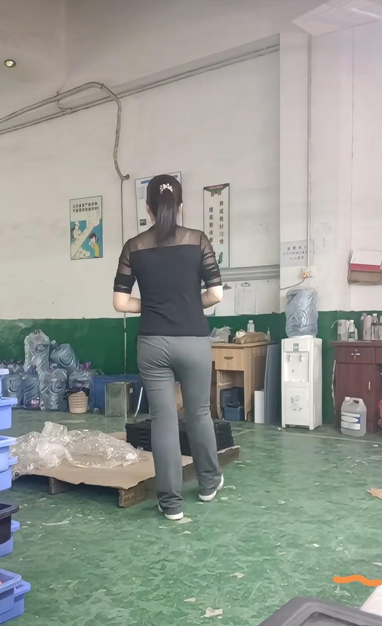 漂亮姐姐工厂上班。